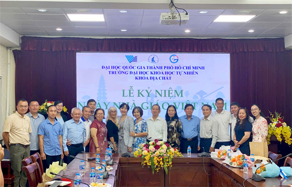 Về thăm trường3